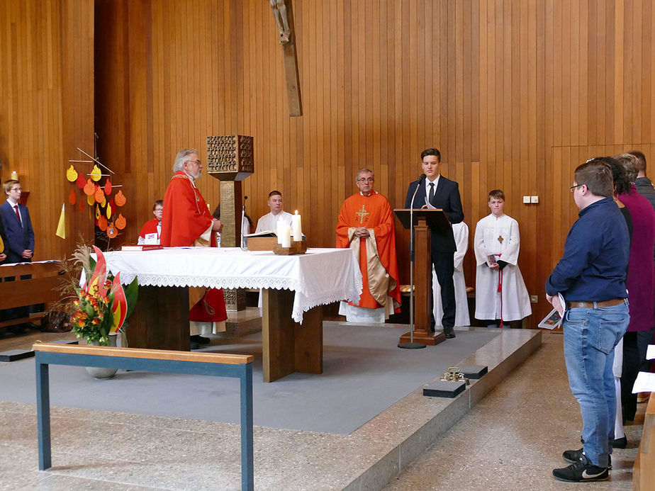 Firmung 2019 in Naumburg (Foto: Karl-Franz Thiede)